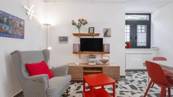 Fernseher, DVD-Player, Stereoanlage