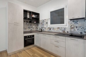 Kühlschrank, Ofen, Herdplatte, Geschirrspüler