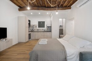 2 عدّة غرف نوم وواي فاي مجانًا وملاءات أسرّة