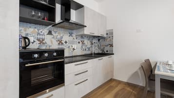 Geladeira, fogão, cooktop, lava-louças