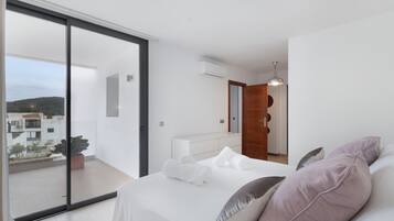 3 slaapkamers, een strijkplank/strijkijzer, gratis wifi, beddengoed