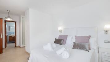 3 dormitorios, tabla de planchar con plancha, wifi gratis y ropa de cama