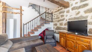 Televisión y chimenea