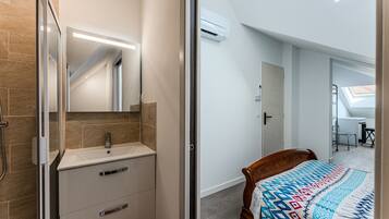 4 bedrooms, free WiFi, bed sheets