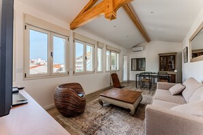 TV - Arcachon – Apartment for 8, Panoramic Terrace, A/C, Private Elevator, Steps from the Beach (Arcachon)