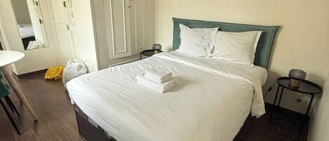 Skrivbord, strykjärn/strykbräda, resesäng och gratis wi-fi