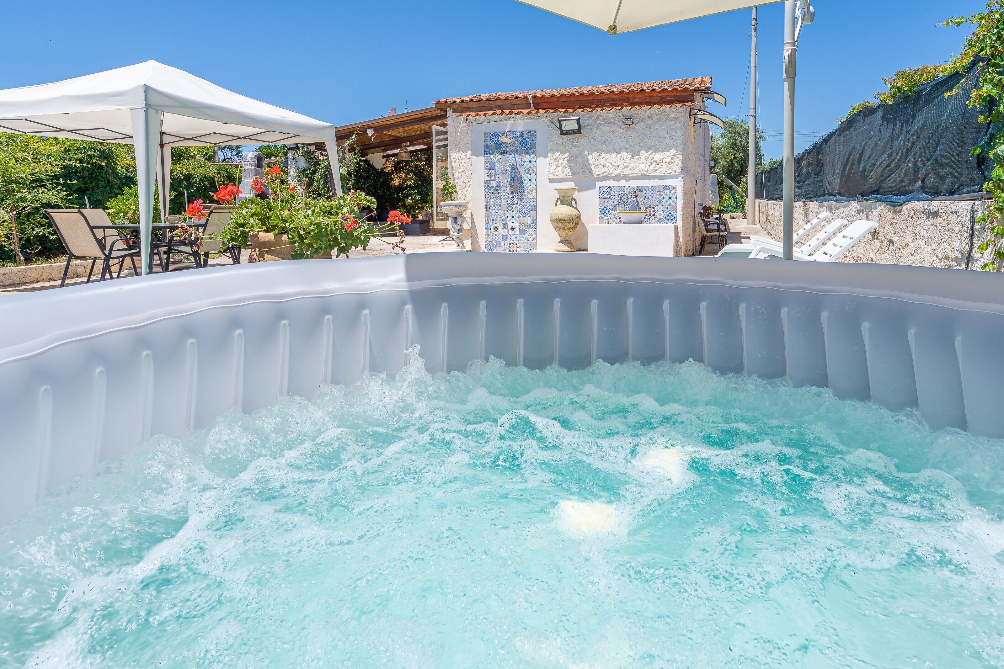 مغطس سبا خارجي