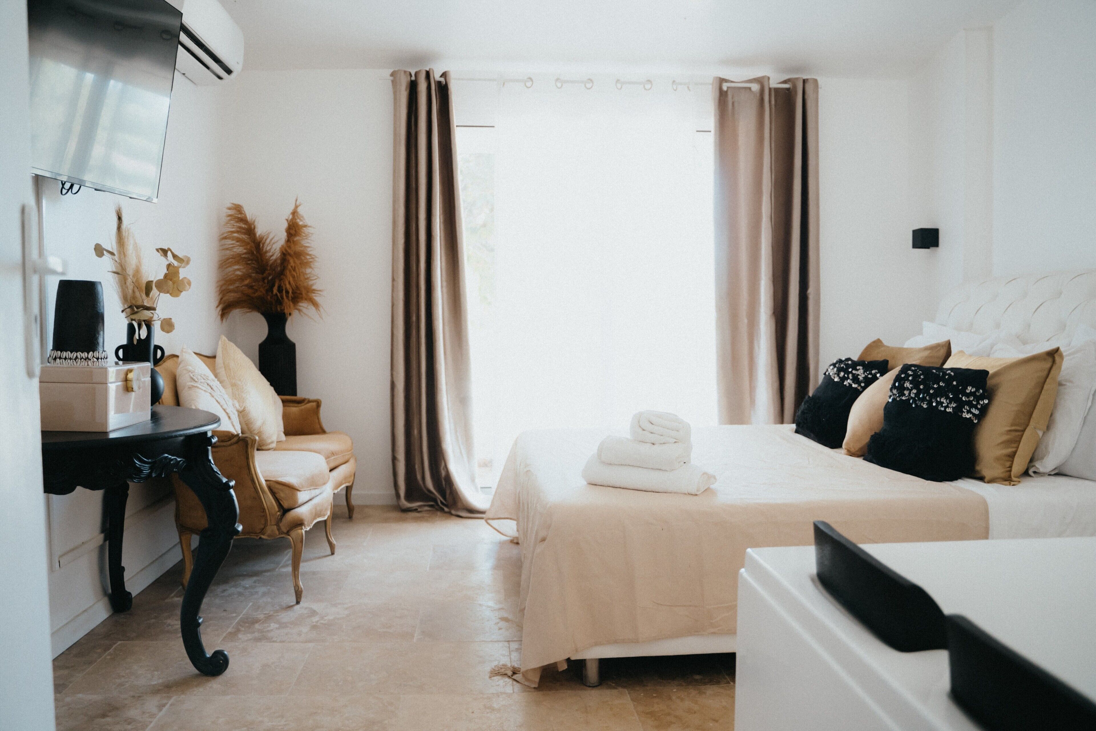 1 chambre, fer et planche à repasser, Wi-Fi gratuit, draps fournis