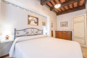 1 bedroom, free WiFi, bed sheets - Apartment 'Il Nido - Immersi Nell'arte' with Wi-Fi and Air Conditioning (Lucca)