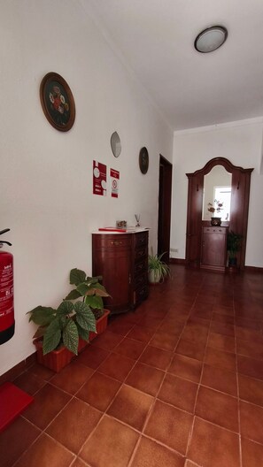 المنشأة من الداخل