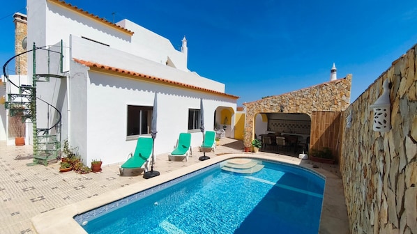 Pool - Villa 'Algarve Sun' with Shared Pool, Shared Terrace and Wi-Fi (Carvoeiro)