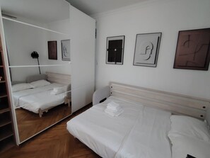 Bureau, fer et planche Ă repasser, lit parapluie, Wi-Fi gratuit