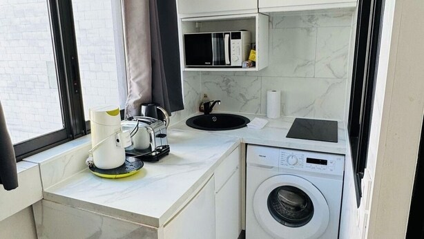 Private kitchen - BnBNook - Cozy Studio Steps from Trocadero and Arc (Paris)