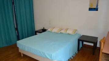 3 bedrooms, bed sheets