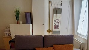 Living area - BnBNook - Charming 1BR Near Louvre and Palais Royal (Paris)