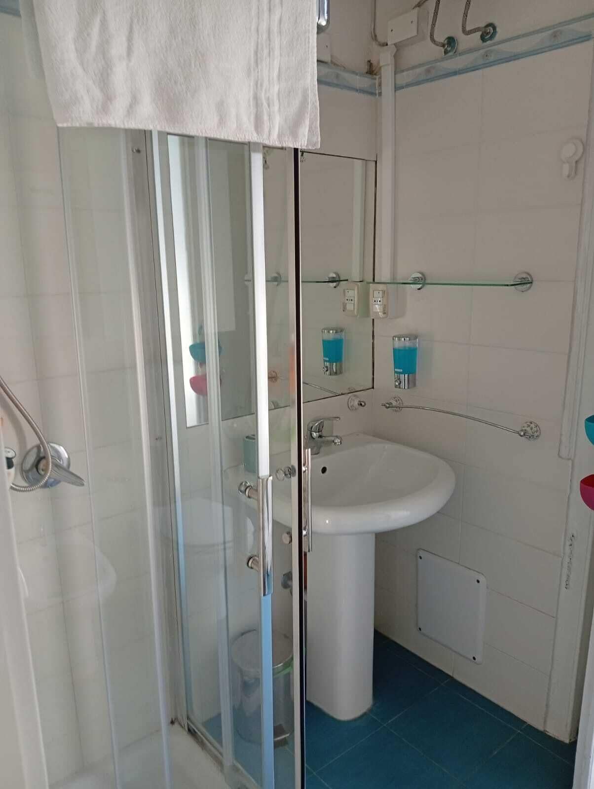 Dusche, Haartrockner, Bidet, Handtücher