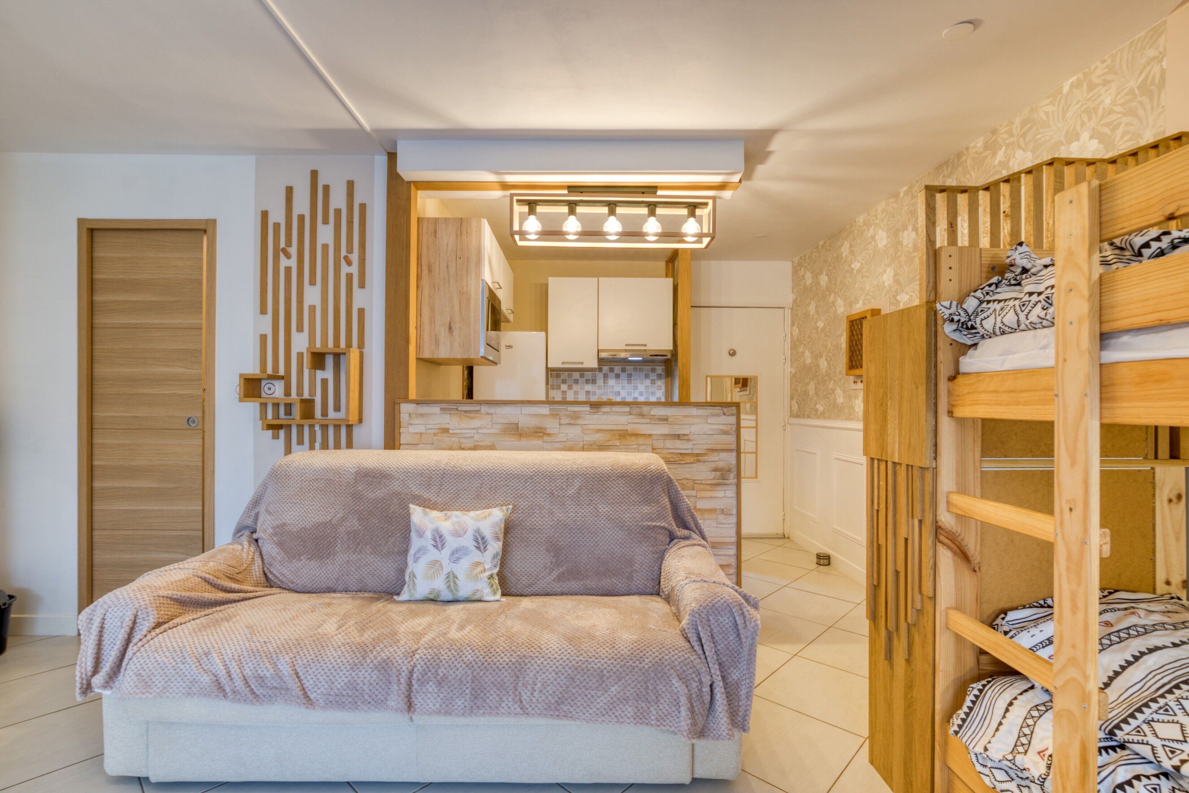 1 bedroom, bed sheets