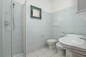 Dusch, hårtork och handdukar