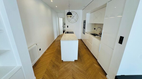 Micro-ondes, four, plaque de cuisson, lave-vaisselle