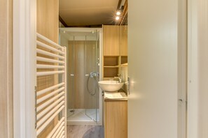Shower - Apartment 'Columbia 43B' with Mountain View, Wi-Fi and Air Conditioning (Vaulnaveys-le-Bas)