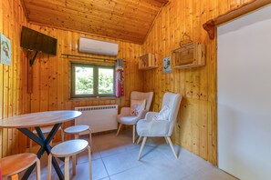 Dining - Apartment 'Violette' with Mountain View, Wi-Fi and Air Conditioning (Vaulnaveys-le-Bas)