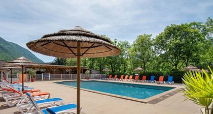 Apartment 'Chalet Violette' with Mountain View, Wi-Fi and Air Conditioning