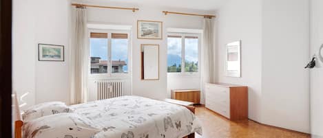 1 室のベッドルーム、アイロン / アイロン台、WiFi (無料)、ベッドシーツ