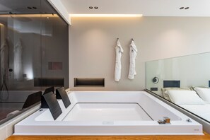 Bruser, hårtørrer, håndklæder