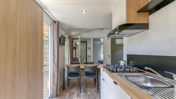 Réfrigérateur, micro-ondes, plaque de cuisson, lave-vaisselle