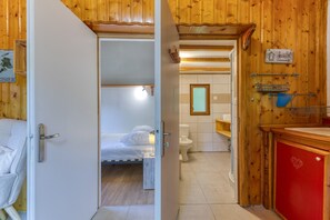 1 bedroom, free WiFi - Apartment 'Chalet Jacinthe' with Mountain View, Wi-Fi and Air Conditioning (Vaulnaveys-le-Bas)