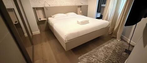 3 bedrooms, desk, iron/ironing board, travel cot