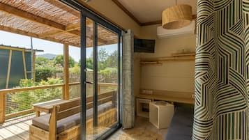 Télévision, table de tennis de table