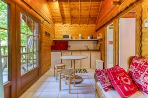 Interior - Apartment 'Narcisse' with Mountain View, Wi-Fi and Air Conditioning (Vaulnaveys-le-Bas)