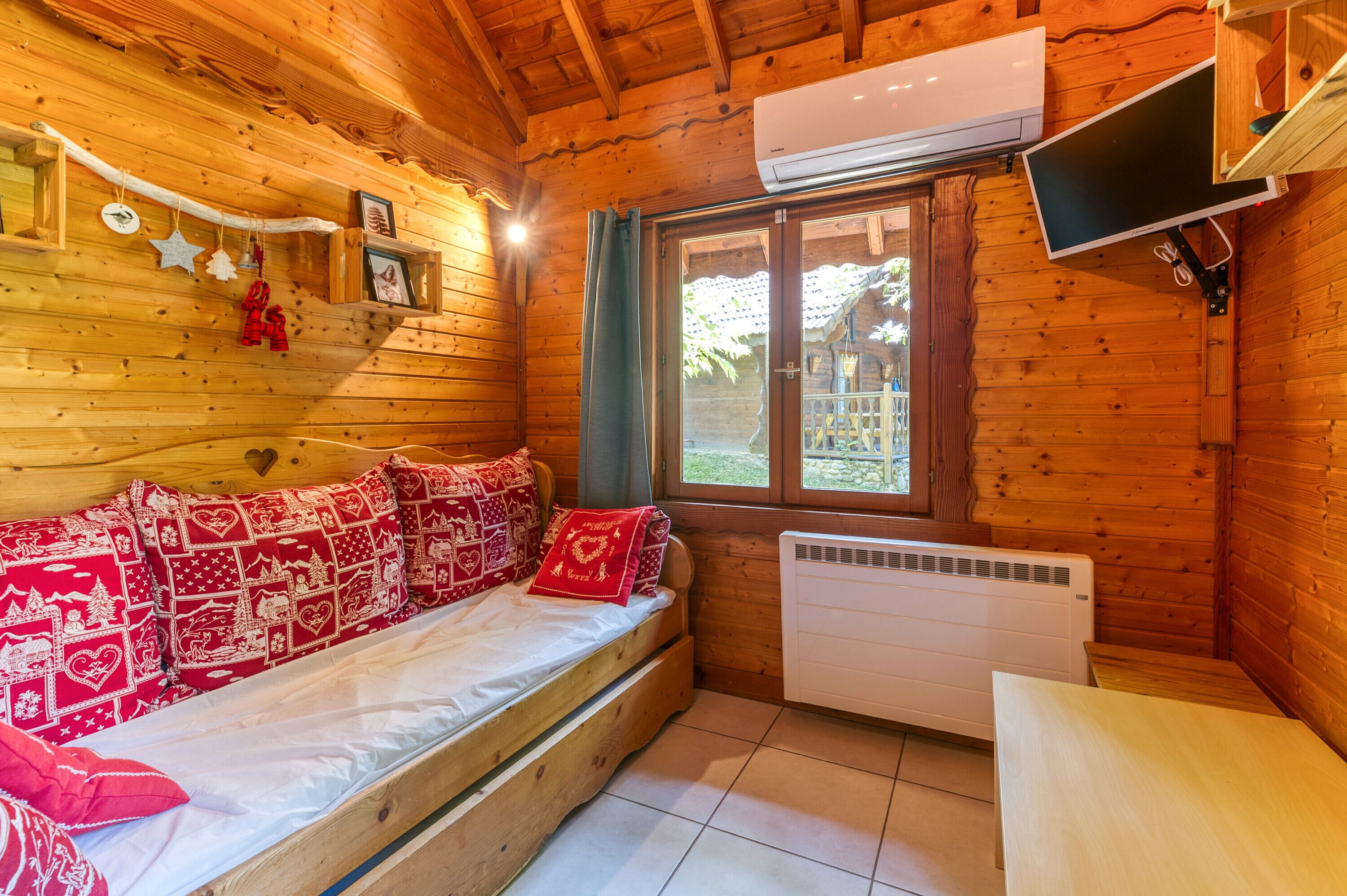 Televisie en een tafeltennistafel