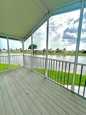 Terrace/patio - Escape to Fort Myers Beach w/ Charming 2-bedroom house wifi, shuttle, comfy beds (Fort Myers Beach)