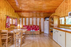 Interior - Apartment 'Perce Neige' with Mountain View, Wi-Fi and Air Conditioning (Vaulnaveys-le-Bas)