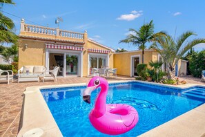 Pool - Villa 'Hayahay' with Sea View, Wi-Fi and Air Conditioning (Calpe)