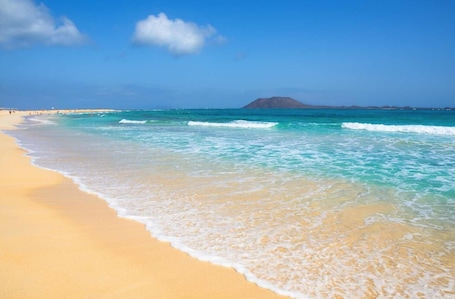 Beach nearby. Corralejo Branded Residensed Holiday Home with Sea View, Wi-Fi & Air Conditioning