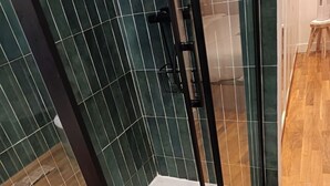 Hair dryer, towels - BnBNook - Charming Flat Near Pompidou and Notre-Dame (Paris)