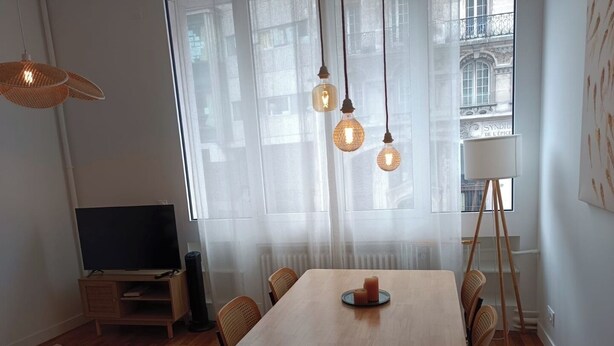 Dining - BnBNook - Charming Flat Near Pompidou and Notre-Dame (Paris)
