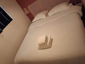 1 Schlafzimmer, Schreibtisch, Bügeleisen/Bügelbrett, Reisekinderbett