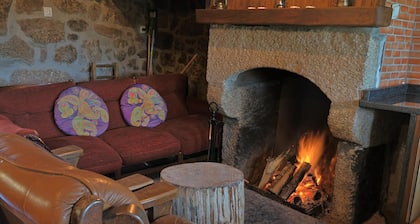 Farmhouse 'Vilar Do Dão' with Lake View, Pool and Air Conditioning