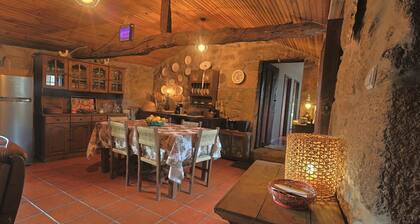 Farmhouse 'Vilar Do Dão' with Lake View, Pool and Air Conditioning
