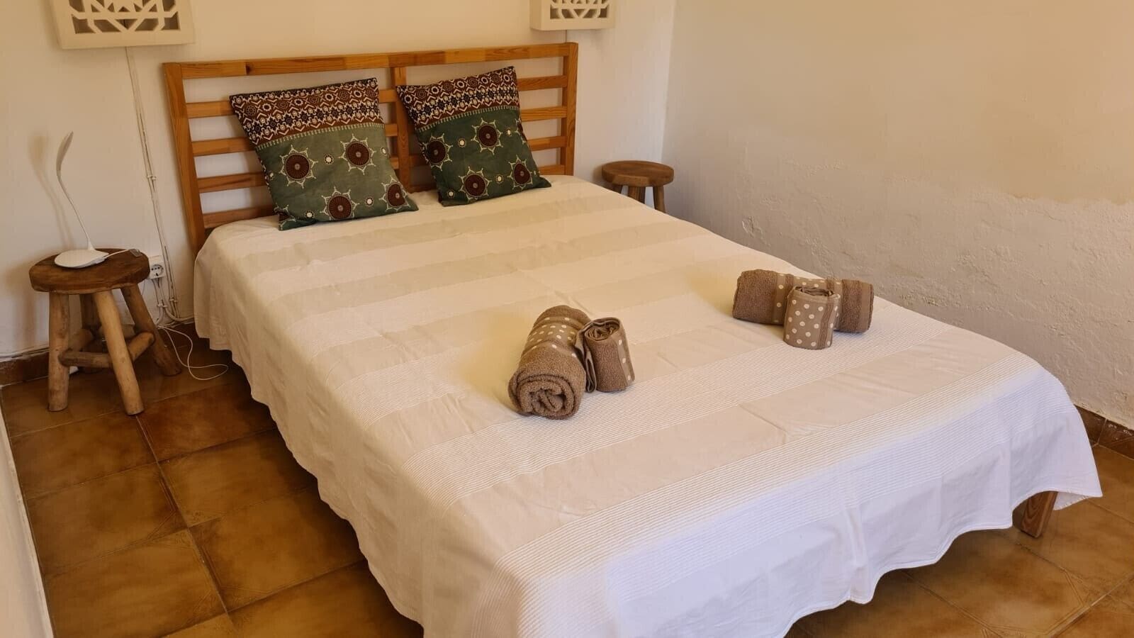 1 chambre, fer et planche à repasser, Wi-Fi gratuit, draps fournis