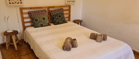 1 chambre, fer et planche Ă repasser, Wi-Fi gratuit, draps fournis