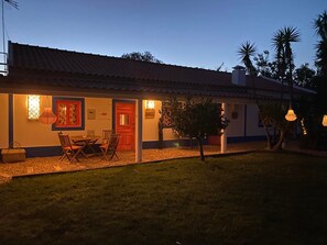 Outdoor dining - Cottage 'Casa 4' with Shared Pool, Private Terrace and Wi-Fi (Ribeira da Azenha)