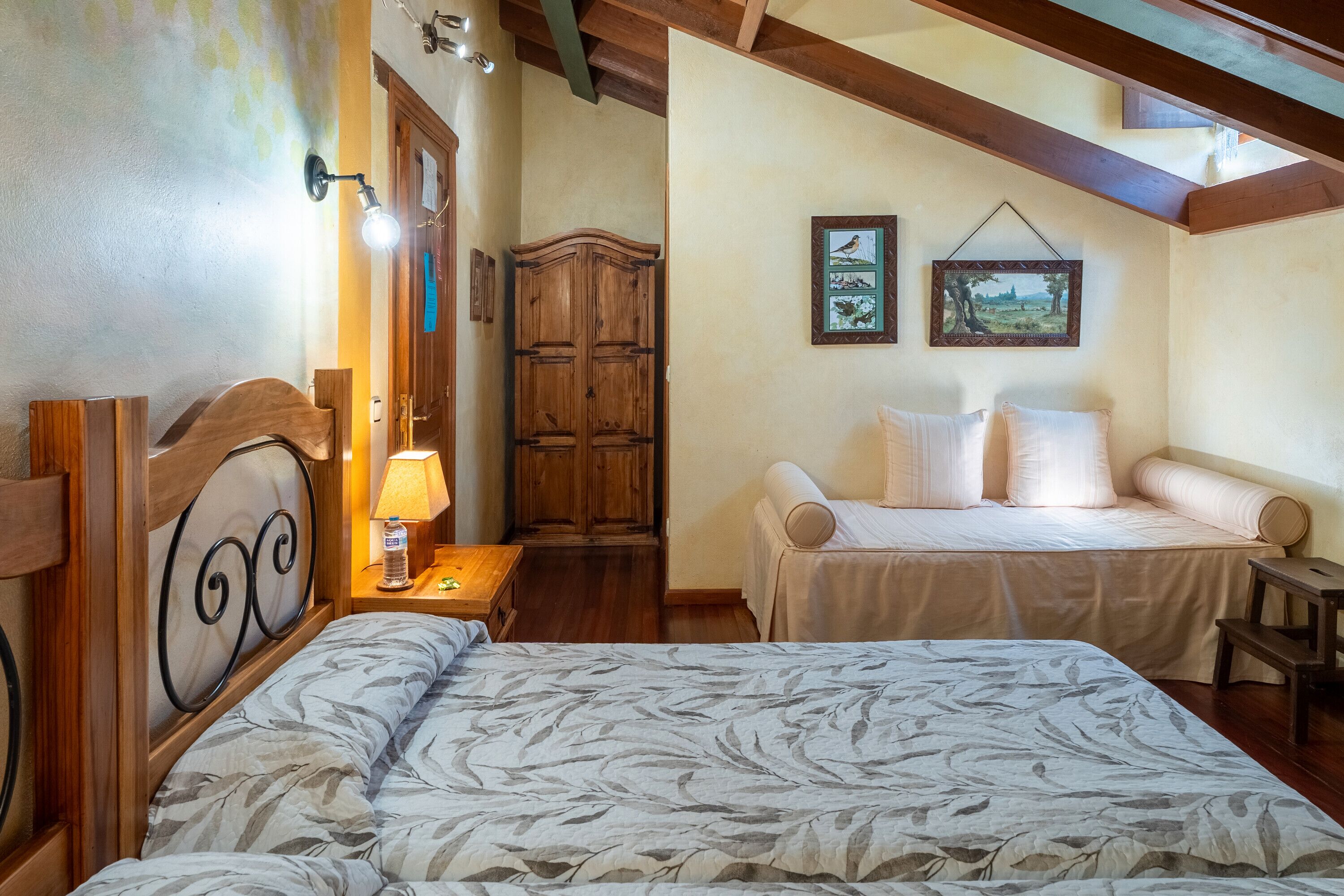 1 dormitorio, tabla de planchar con plancha, wifi gratis y ropa de cama