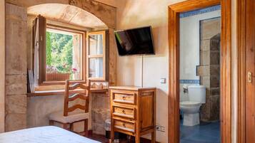 1 slaapkamer, een strijkplank/strijkijzer, gratis wifi, beddengoed