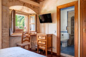 1 slaapkamer, een strijkplank/strijkijzer, gratis wifi, beddengoed