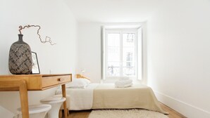 Room - BnBNook - Cozy 1BR by Louvre, Opera, and Le Marais (Paris)